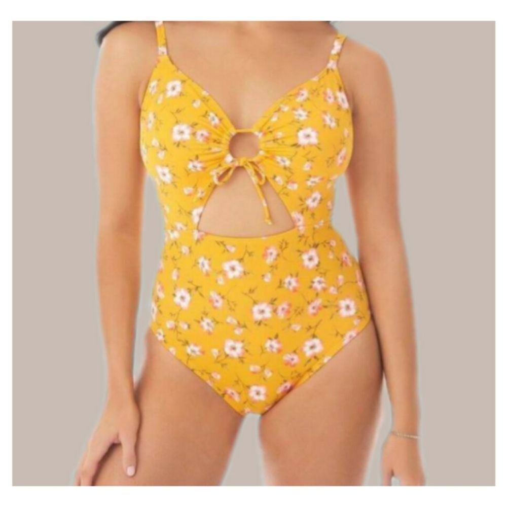 Modern Cutout/Keyhole Floral Print Swimsuit